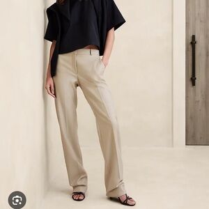 Cream Wide Leg Pants with Relaxed Fit and Mid Rise Waist
Only worn once